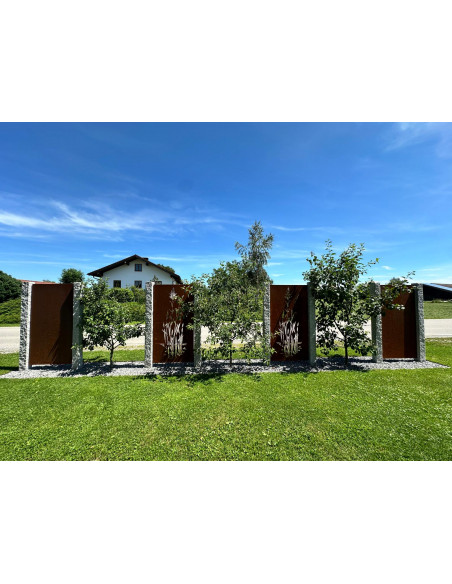 Start Metall Sichtschutzwand China 200 cm hoch - mittig angeschweißt mit Schilfgras Motiv 
Dieser 2 Meter hohe Sichtschutz mit 