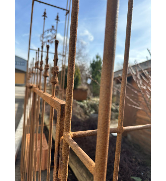 Rosenbogen Metall Metall Rosenbogen mit Türe - Saint Denis - 295 × 150 cm 
Höhe 295 cm
Breite 150 cm
Türe 90 cm hoch zzgl. Li