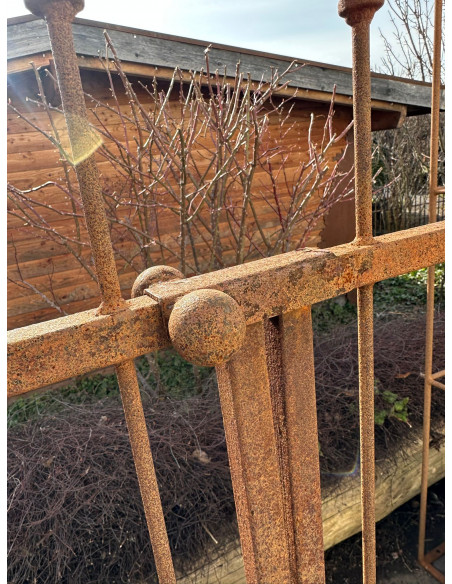 Rosenbogen Metall Metall Rosenbogen mit Türe - Saint Denis - 295 × 150 cm 
Höhe 295 cm
Breite 150 cm
Türe 90 cm hoch zzgl. Li