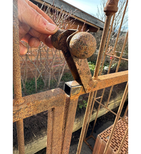 Rosenbogen Metall Metall Rosenbogen mit Türe - Saint Denis - 295 × 150 cm 
Höhe 295 cm
Breite 150 cm
Türe 90 cm hoch zzgl. Li