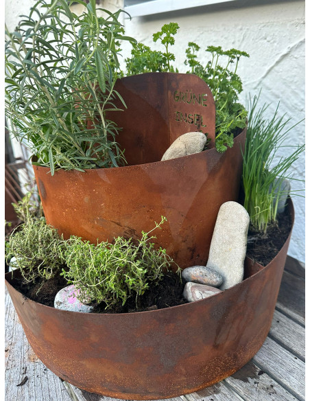 Kräuterschnecken Metall Kräuterschnecke - Grüne Insel - Ø 50 cm - Edelrost Kräuter Spirale 
Diese Kräuterschnecke hat die perfe