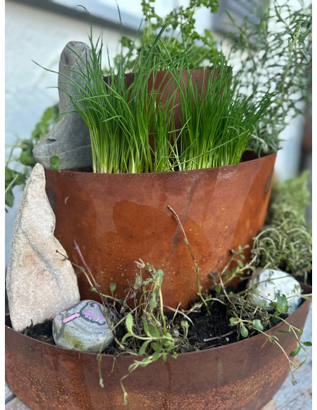 Kräuterschnecken Metall Kräuterschnecke - Grüne Insel - Ø 50 cm - Edelrost Kräuter Spirale 
Diese Kräuterschnecke hat die perfe