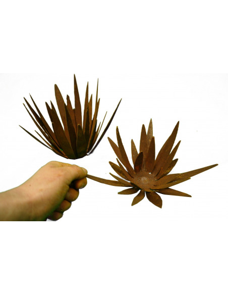 sonstige Blumen Wildflower groß - Ø 30 cm - biegsame Blüte mit spitzen unregemläßigen Blüten zum Legen 

Diese Edelrost "Wildb