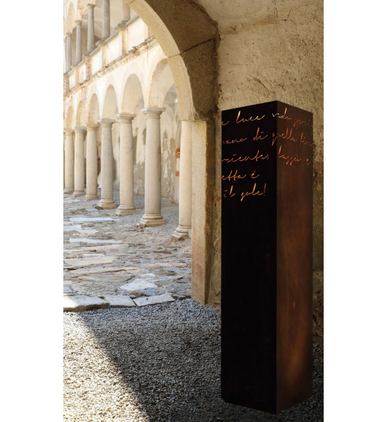 Rechteckige Säulen Rostsäule Romance mit Spruch Höhe 125 cm - Gartensäule 
Höhe: 125cm
Grundform: 29x29cm
mit Spruch : Oh, qu