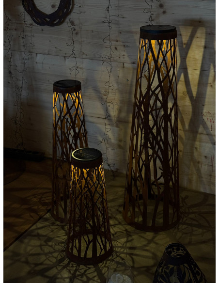 Dekolicht Solar-Windlicht Bäume - Mittel - Höhe 58 cm 
Höhe 58 cm
Ø 20 cm

Dekoratives Solar-Windlicht aus Metall mit filigr