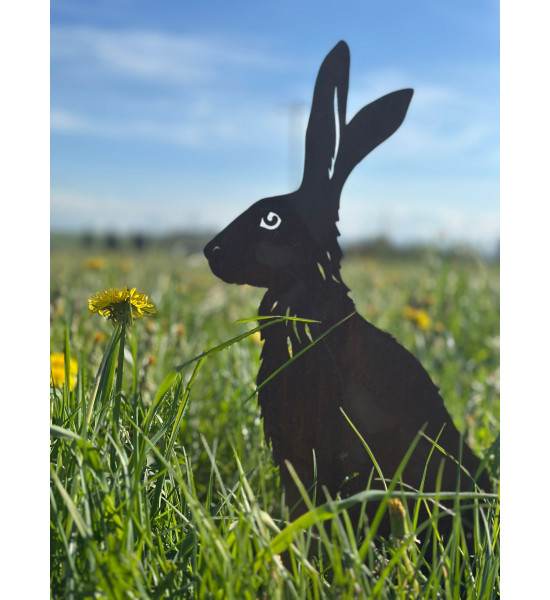 Hasen sitzender Feldhase XL mit Ausschnitten - 48 cm hoch - Edelrost Osterhase 
Höhe 48 cm
Breite 27 cm
mit einer Standplatte