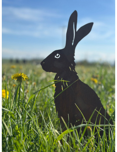 Hasen sitzender Feldhase XL mit Ausschnitten - 48 cm hoch - Edelrost Osterhase 
Höhe 48 cm
Breite 27 cm
mit einer Standplatte