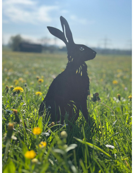 Hasen sitzender Feldhase XL mit Ausschnitten - 48 cm hoch - Edelrost Osterhase 
Höhe 48 cm
Breite 27 cm
mit einer Standplatte
