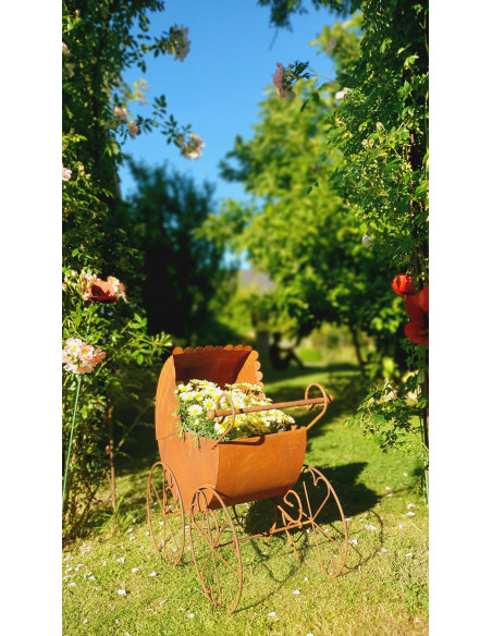 kreative Pflanzgefäße  Deko Kinderwagen zum Bepflanzen 58 cm groß 
Breite 58 cm
Tiefe 33 cm
Höhe 58 cm
