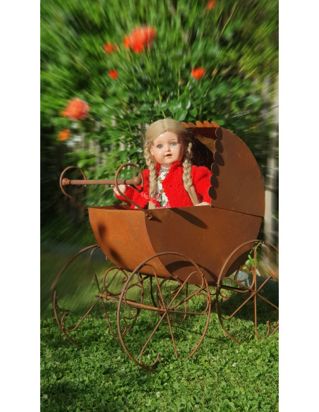 kreative Pflanzgefäße  Deko Kinderwagen zum Bepflanzen 58 cm groß 
Breite 58 cm
Tiefe 33 cm
Höhe 58 cm
