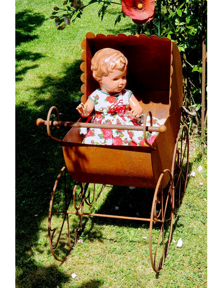 kreative Pflanzgefäße  Deko Kinderwagen zum Bepflanzen 58 cm groß 
Breite 58 cm
Tiefe 33 cm
Höhe 58 cm
