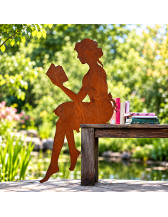 Menschen und Silhouetten lesende junge Frau als Kantenhocker - Höhe 90 cm 
Gesamthöhe 90cm
Sitzhöhe 55cm
Breite 48cm