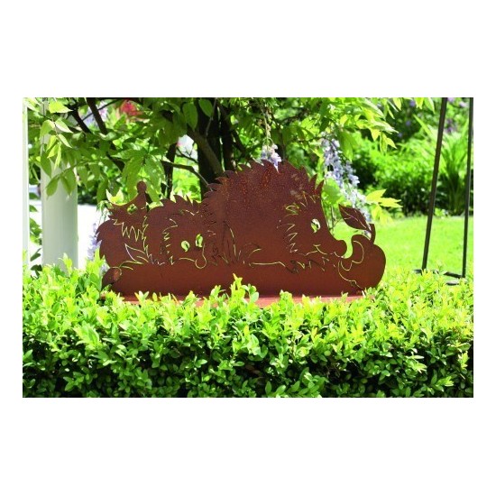 Rostige Igelfamilie auf Platte