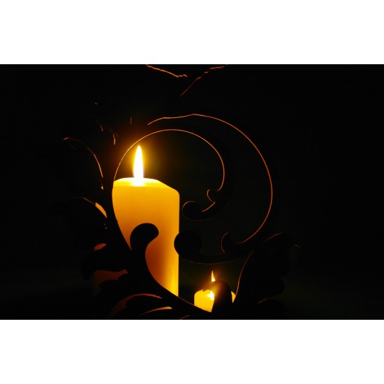 Vogel auf Barockelement auf Platte zum Stellen