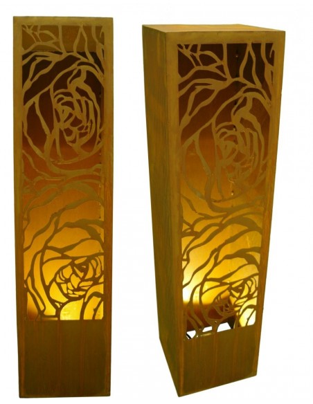 eckige Rostsäule mit Rosen Motiv  eckige Rostsäule mit Rosen Motiv