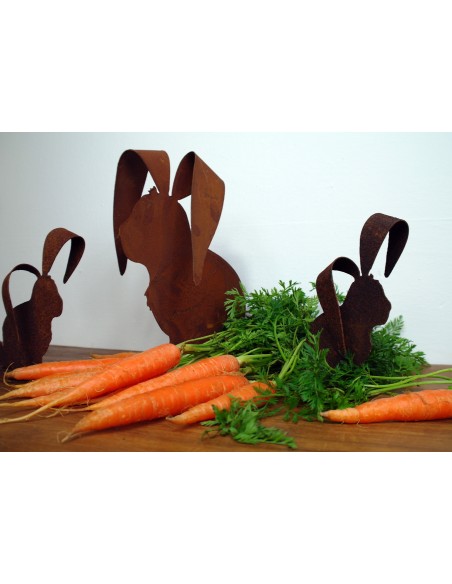 Hase mit großen Ohren auf Platte