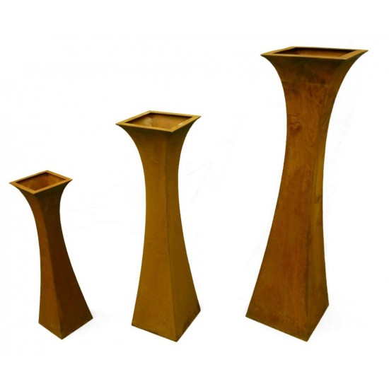 rostige Pflanzsäule tailiert schmal mit eingesetzem Boden