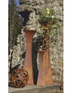 rostige Pflanzsäule tailiert schmal mit eingesetzem Boden 2