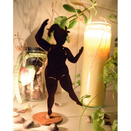 Badenixe "Betty"tanzend auf Platte