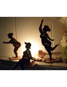 rostige Badenixe "Carlotta" streckend auf Platte Edelrost Figur 2