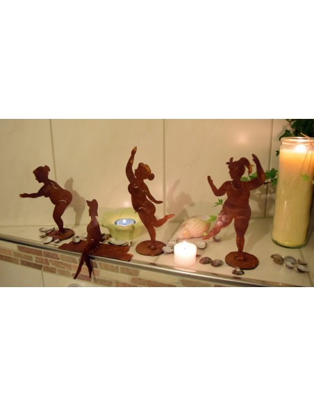 Badenixe "Dora" springend auf Platte