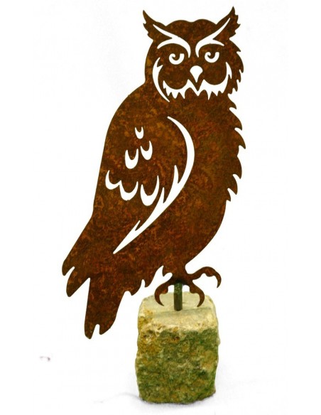kleine Rost DekoEule auf Granitstein