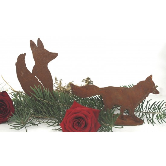 kleiner Mini Rost Fuchs laufend auf Platte