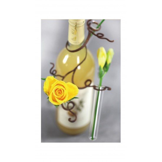 Weinflasche umwickeln mit Blumen und Reagenzglas