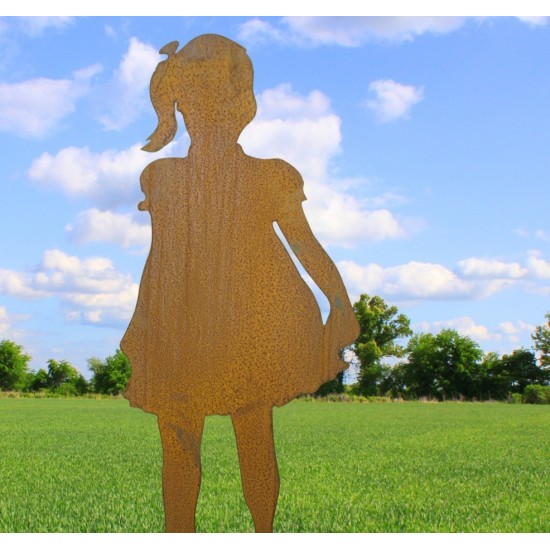 Mädchen mit Kleid als Dekofigur Kind