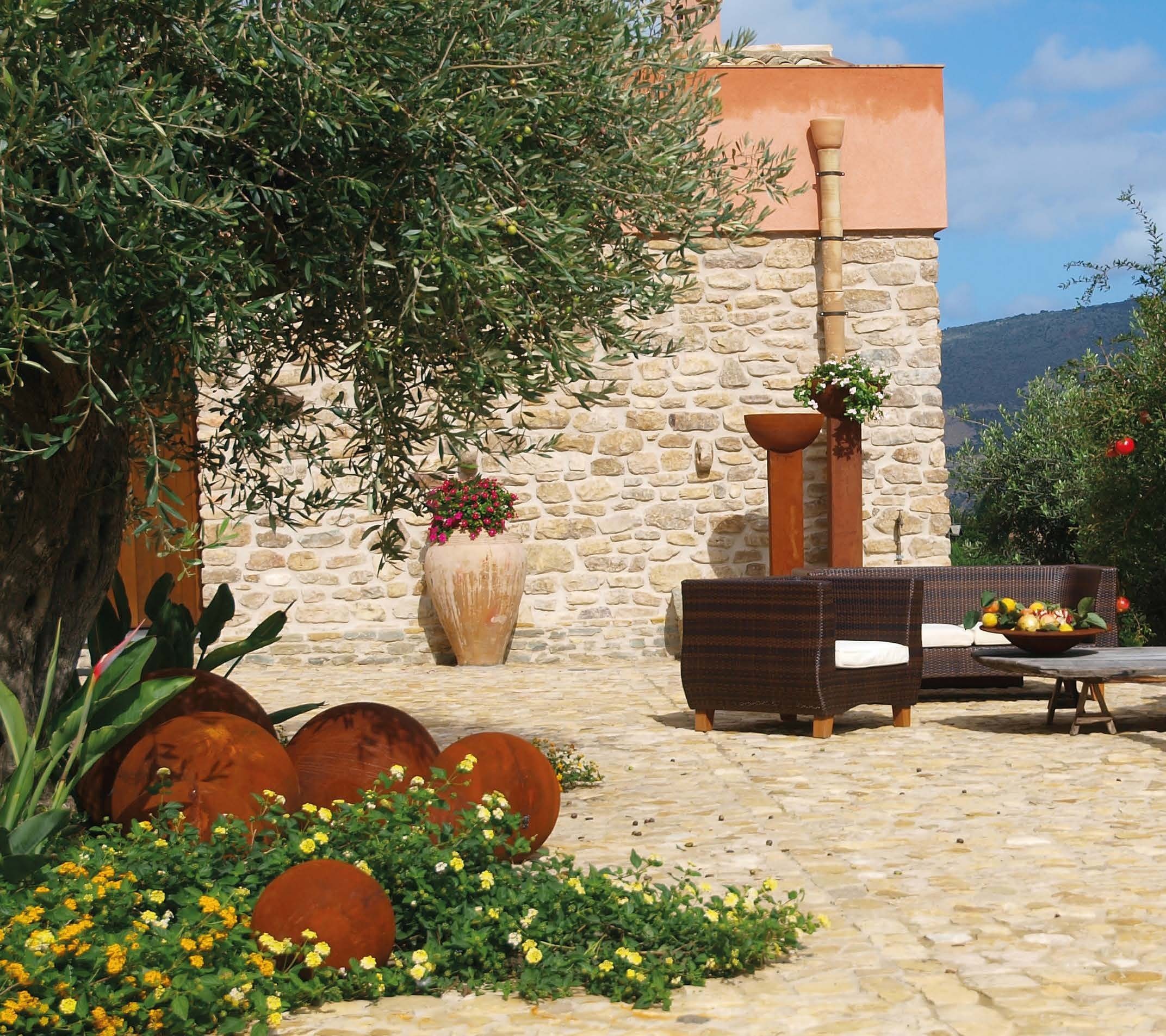 Mediterrane Gartendeko in großer Auswahl kaufen