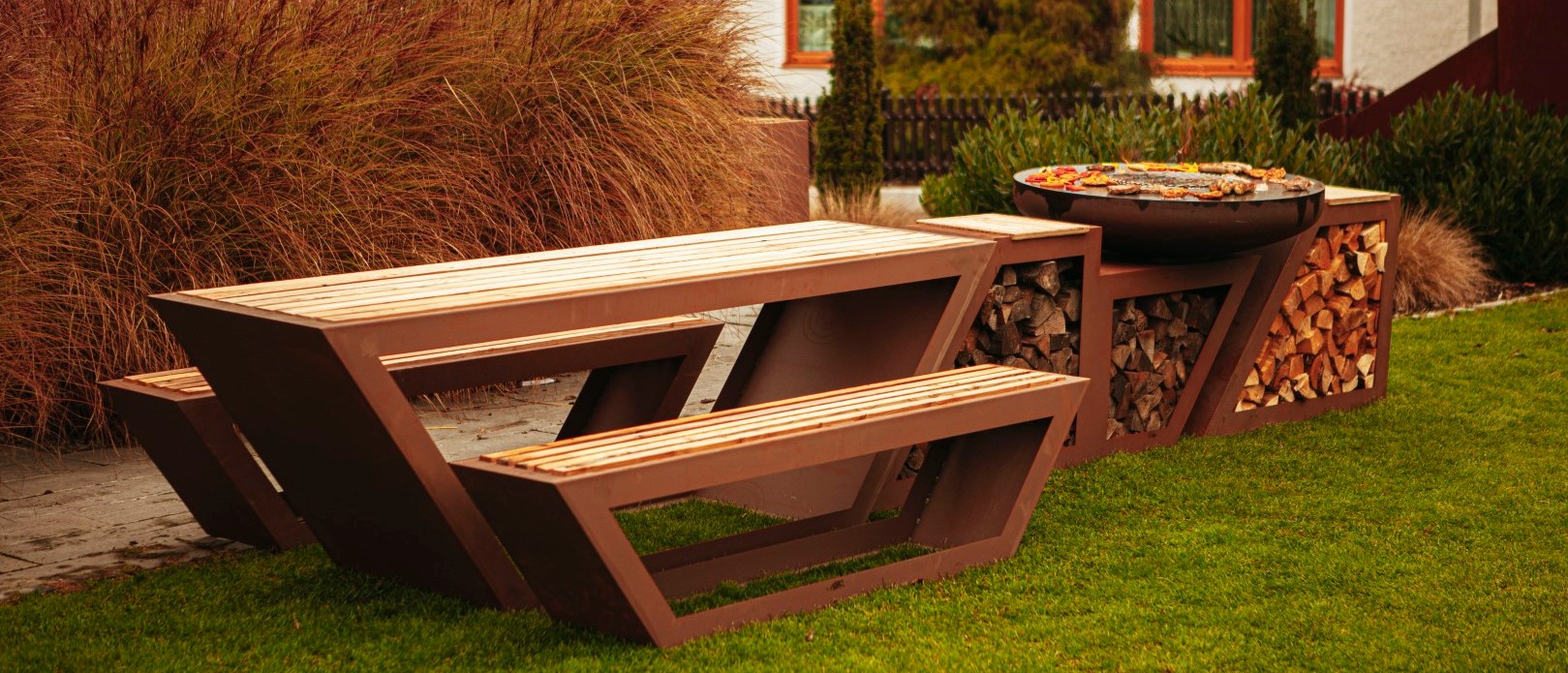 moderne Grillstation Holzkohle mit Tisch und Bänken - Outdoor Küche ohne Wasseranschluss