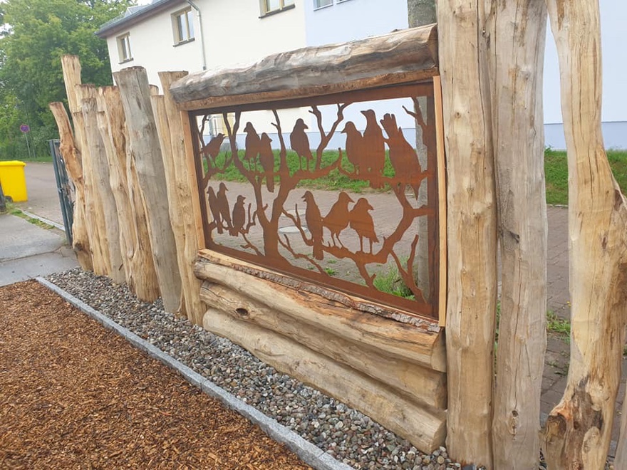 Palisaden mit sichtschutzwand aus Metall